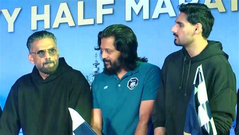 Riteish Deshmukh, Suniel Shetty flag off Western Naval Command's Half ...