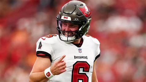 Baker Mayfield injury update: Buccaneers QB exits with shoulder sprain ...