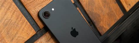 Apple iPhone 16e is upgradebaar met MagSafe via 17e-achterkant - Tweakers