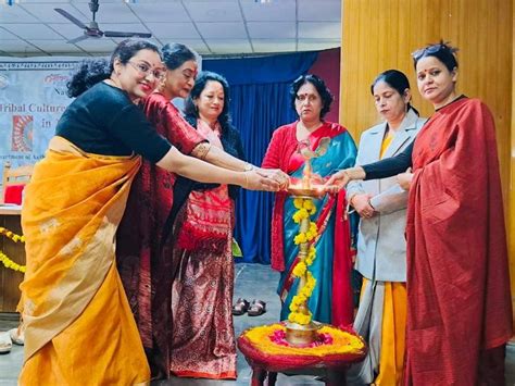 Lucknavi Local People 的图像结果