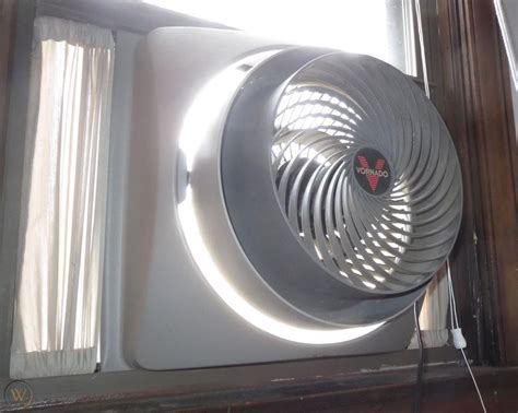 VINTAGE VORNADO Window Fan Air circulator reversible Excellent in Box ...