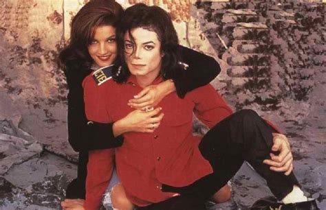 Michael Jackson And Lisa Marie Presley 1994 Wedding Photo - The 90s ...