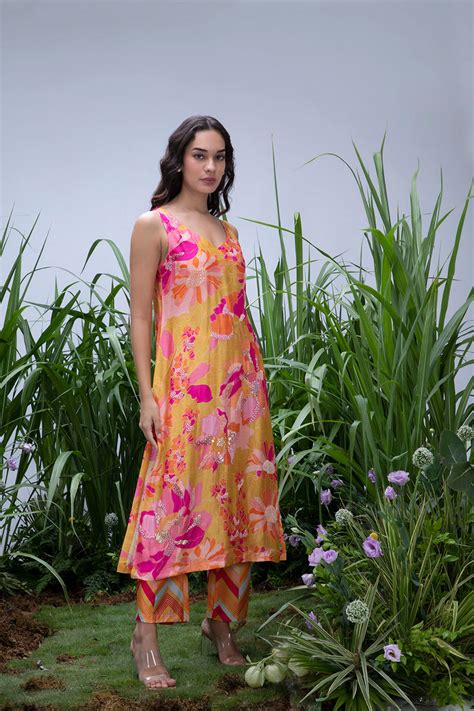 Yellow Wildflower Sleeveless Kurta Set – Archana Shah Atelier