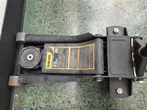 TORIN BLACK JACK PROFESSIONAL LOW PROFILE SERVICE JACK, 3 TON LIFTING ...