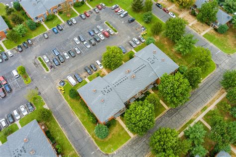 Vue aérienne de petites rues quartier résidentiel une petite ville de ...