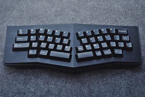 What is an Ergonomic Keyboard? Full Guide With 7 Options - AAAUTHENTIC