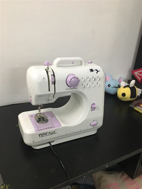 Singer Pixie Plus Sewing Machine 的图像结果