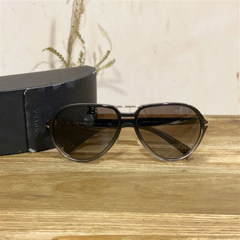 [Pre-owned] Prada sunglasses black/ grey