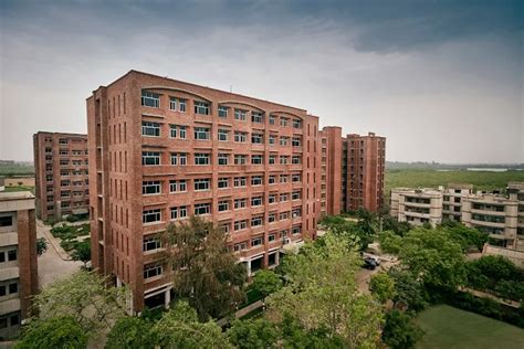 Sharda University Agra: Admission 2026, Fees, Scholarship