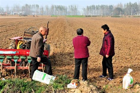 中国启动农村土地流转试点 农民承包土地经营权可能发生变化 – 博讯新闻网