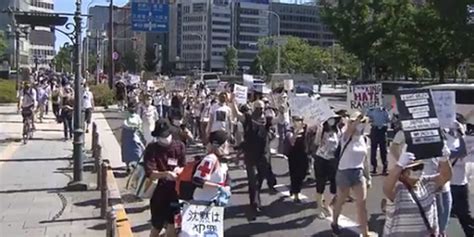 日本也开始了！上千人在美国领馆前示威游行(图)_手机新浪网