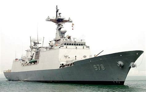 中国帆船亚丁湾海域偶遇祖国战舰，这对话安全感爆棚__凤凰网