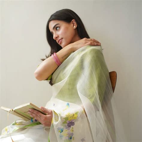 Beyoncé's neon green look by Gaurav Gupta makes the saree a global ...