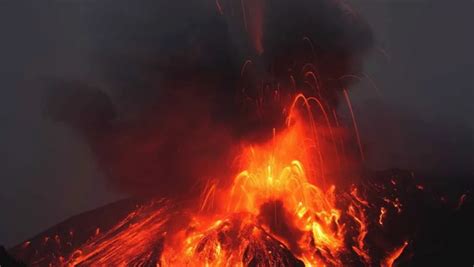 Explosive Volcano Eruption 的图像结果