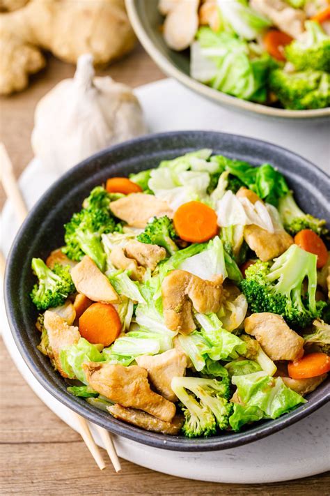 Garlic Chicken Cabbage Stir Fry (Addictive, Keto-friendly and Healthy ...