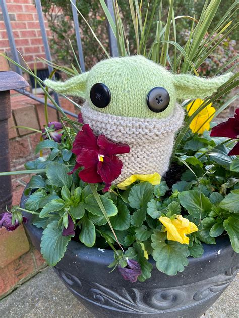 Alien Knitting Pattern 的图像结果