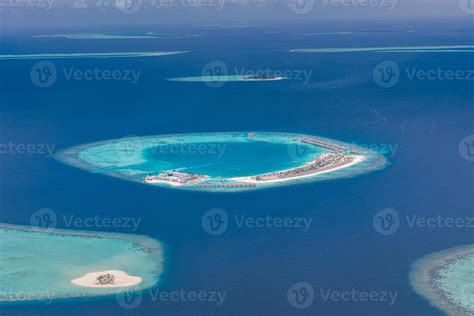 vista aérea do resort maldivas, destino de viagem de luxo. vista ...
