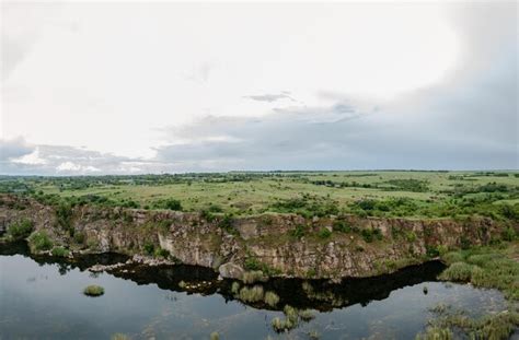 Aerial view on cliffs above the lake | Premium Photo