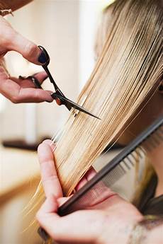 Cut And Style Hair Salon by The Right Way To Cut Your Own Hair At Home Stylecaster Cut And Style Hair Salon