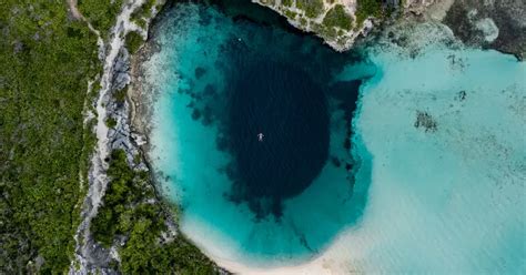 How To Get To Dean's Blue Hole In The Bahamas, One Of The Deepest In ...