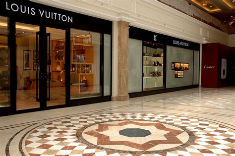 lv-store-at-entrance | प्रारम्भ
