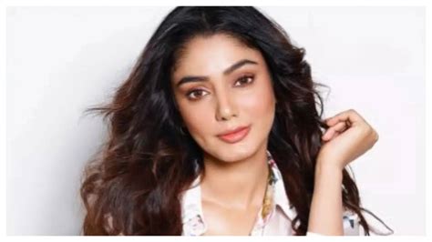 Bigg Boss OTT 3 Winner Sana Makbul reveals battle with autoimmune ...