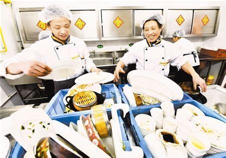 香港洗碗工的工资都有12000元，为啥大陆人很少去打工呢？-旅游视频-搜狐视频