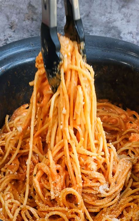 Crock Pot Spaghetti – Creamy Slow Cooker Chicken Pasta - Supergolden Bakes