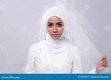 Muslim Arabic Bride in Lace Bead Wedding Dress Stock Image - Image of asian, culture: 140448993