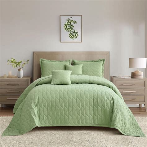 Amazon.com: Blythease Oversized King Bedspread 128x120 Extra Wide ...