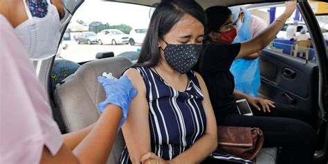 India’s Gender Inequity in Vaccinations Narrows - The Wire