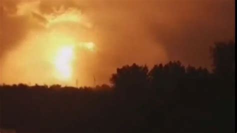 吉林石化公司爆炸目击:巨大蘑菇云笼罩城市上空_新闻中心_新浪网