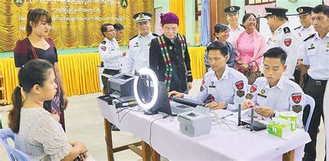 你办到身份证了吗？缅甸曼德勒几十万没有身份证的人拿到新身份证_腾讯新闻