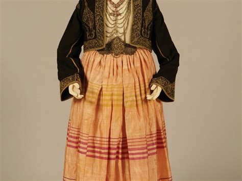 "Amalia" costume with “satakroúta” skirt. Cyprus, early 20th century ...