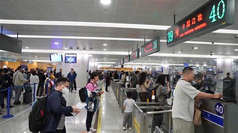五一假期上海浦东国际机场出入境客流超20万人次 | 极目新闻