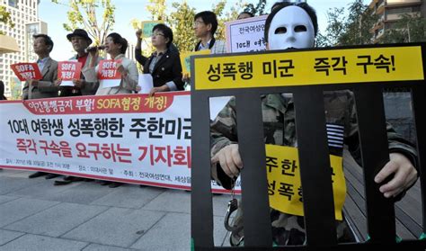 韩民间团体集会抗议驻韩美军强奸韩女学生(组图)-搜狐滚动