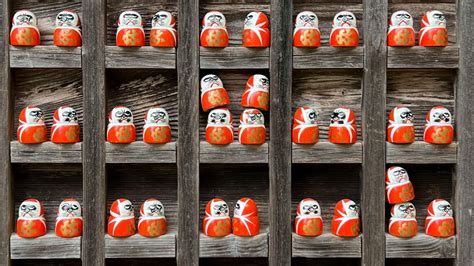 Daruma Dolls Explained: Meaning, Symbolism, and How to Use These Good-