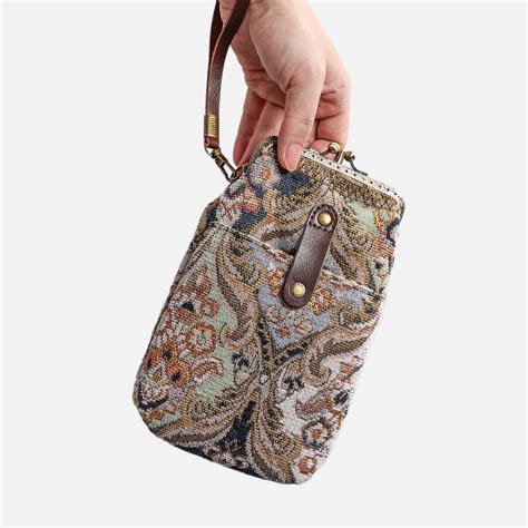 CWC Regina Phone Case 的图像结果