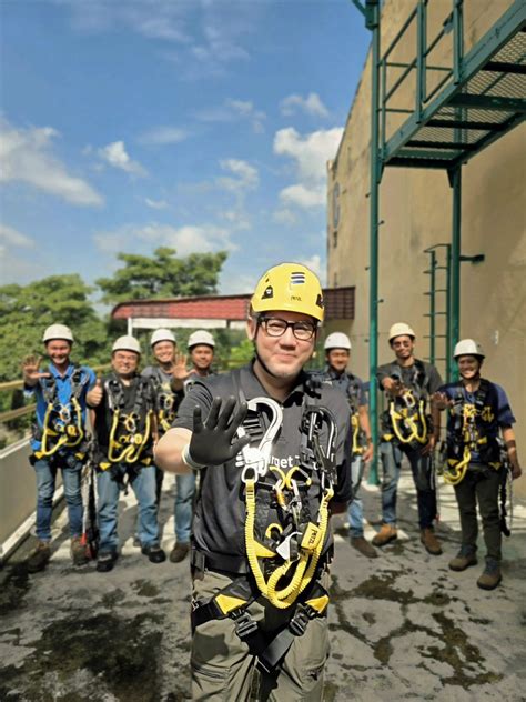 Today in Malaysia, at 34° Celsius, 81% humidity, and still smiling ...
