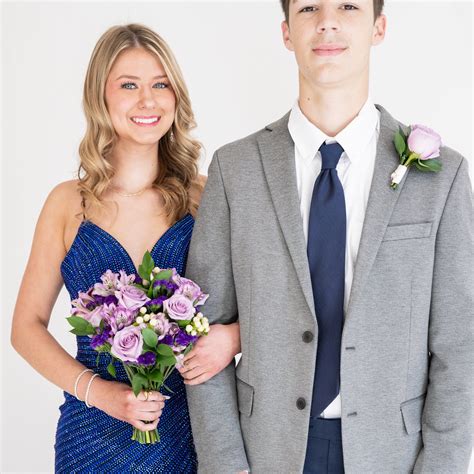 Everything You Need to Know About Prom Bouquets, Corsages, and ...