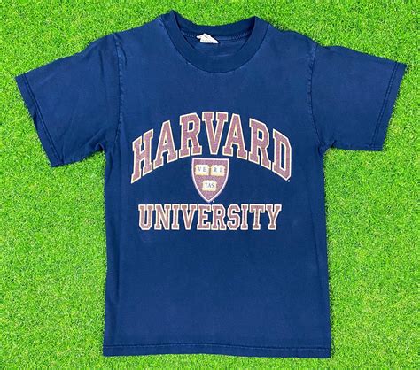 Vintage Harvard University Spell Out T Shirt Tee NCAA Small Mens Womens ...
