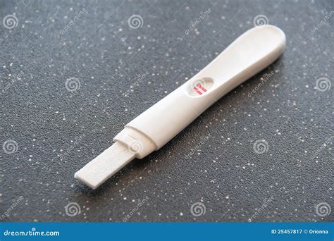 Prueba De Embarazo Positiva Imagen de archivo - Imagen de feto, mujer ...