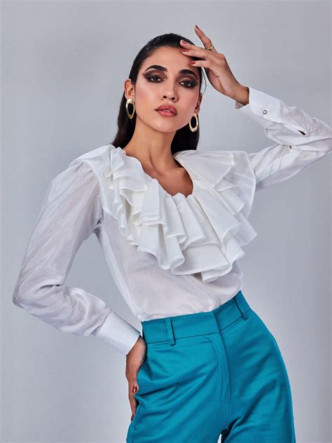 White Top with Ruffle Neck – PROT