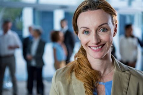 Group of Smiling Business Women 的图像结果