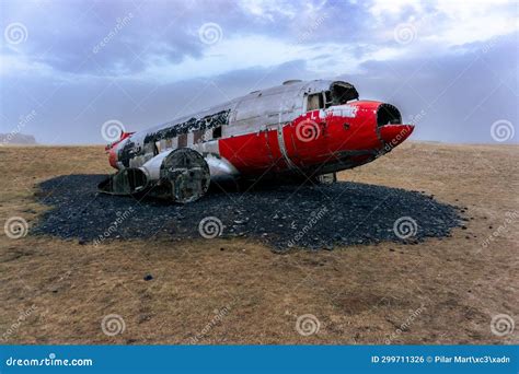 DC-3 Airplane Wreck Eyvindarholt Crash USA Navy Plane in Iceland in ...