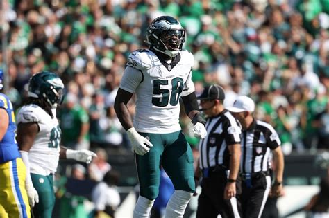 Eagles' Jalyx Hunt honors late Cowboys DE Marshawn Kneeland with cleats ...
