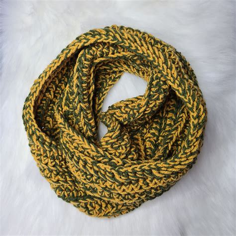 Ravelry: Easy Peasy Infinity Scarf pattern by Lets Create a Gift