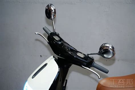 Gogoro 推出新車款！Gogoro 2 Deluxe 上市，車身細節看這篇 | LINE購物