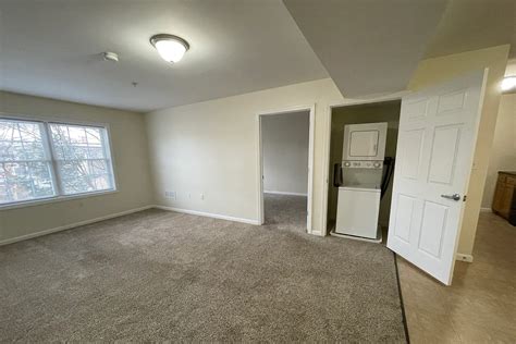 Redstone Apartments - Manchester, NH 03104 | ApartmentGuide.com