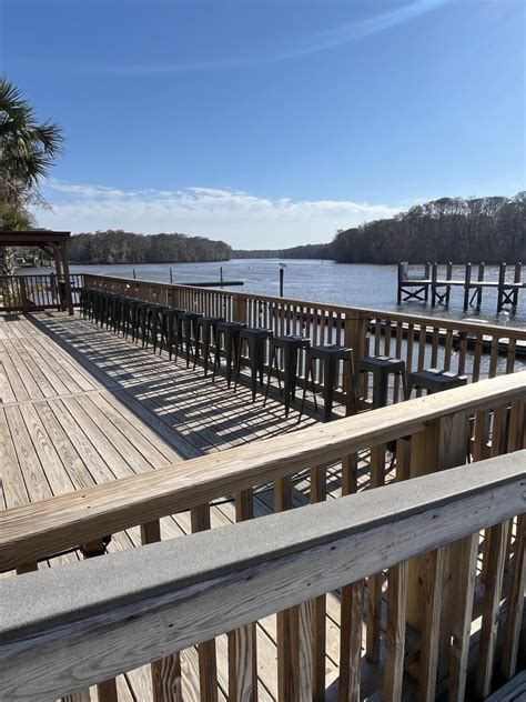 Outriggers Bar & Grill Restaurant at Wacca Wache Marina